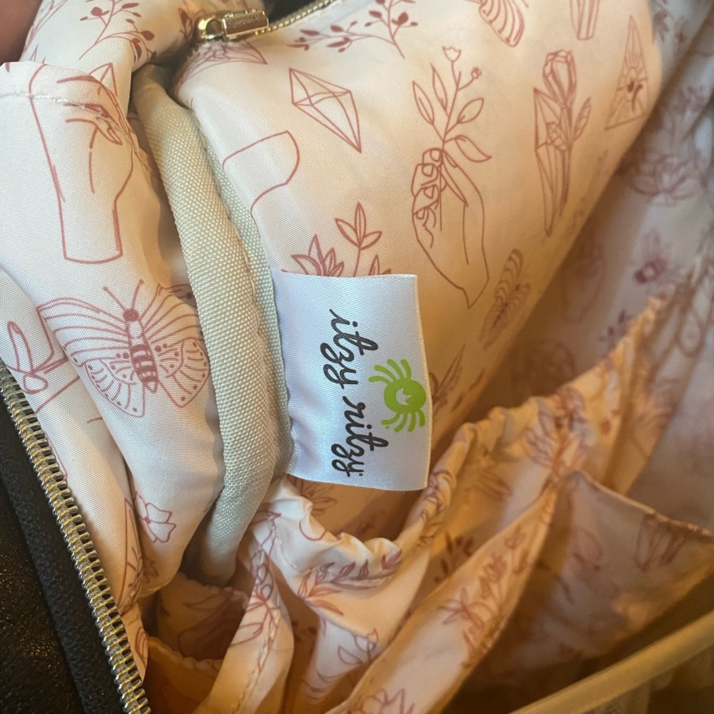 Itzy Ritzy boss plus diaper backpack - Picture 8 of 8